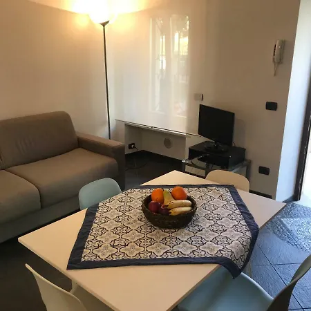 Mimosa House דירה